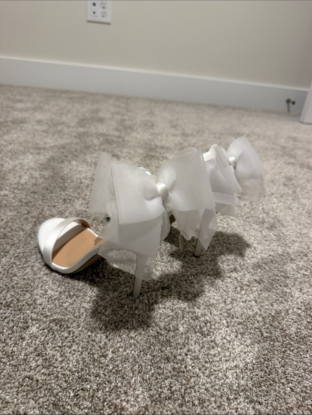 Ivory heels with bow